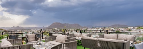 Hotel Dheergarh Palace Udaipur