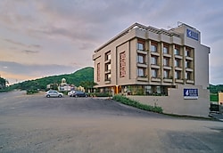 SKK Blue Hotel And Spa Udaipur