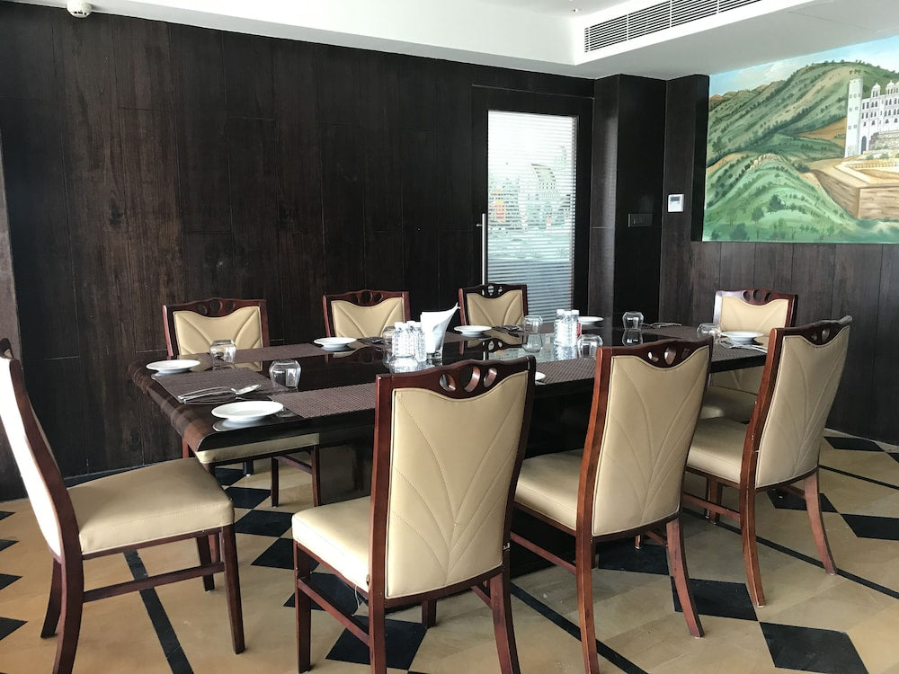Hotel Howard Johnson By Wyndham Udaipur