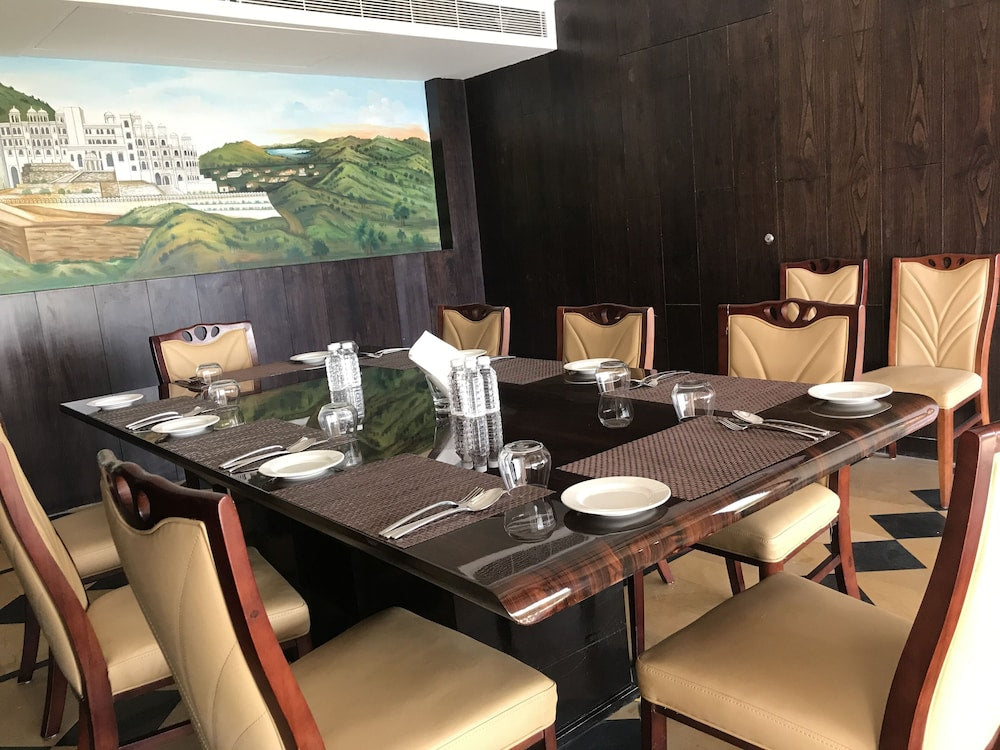 Hotel Howard Johnson By Wyndham Udaipur